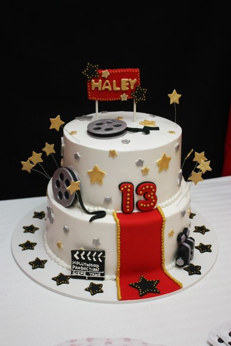 Movie Theme Cake, Hollywood Cake, Food Movie, Birthday Movie Night, Movie Theme Birthday Party, Hollywood Birthday Parties, 13th Birthday Party, Kids Birthday Party Food, 2nd Birthday Cake