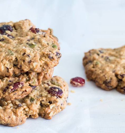 Cranberry, chocolate and pumpkin seed cookies - NZ Herald Pumpkin Seed Cookies, Seed Cookies, Popular Cookies, Cake Rack, Peanut Butter Pumpkin, Chocolate Oatmeal, Vanilla Essence, New Cookbooks, Pumpkin Seeds