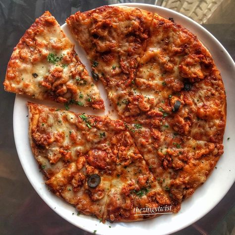 priya on Instagram: “Chicken Tikka Pizza 🍕  Who can say no to pizza that too when it is chicken tikka pizza.  Tag a friend who would love to have chicken tikka…” Chicken Tikka Pizza, Special Pizza, Pizza Photography, Chicken Tikka, Tag A Friend, Vegetable Pizza, Pizza, Chicken, Canning