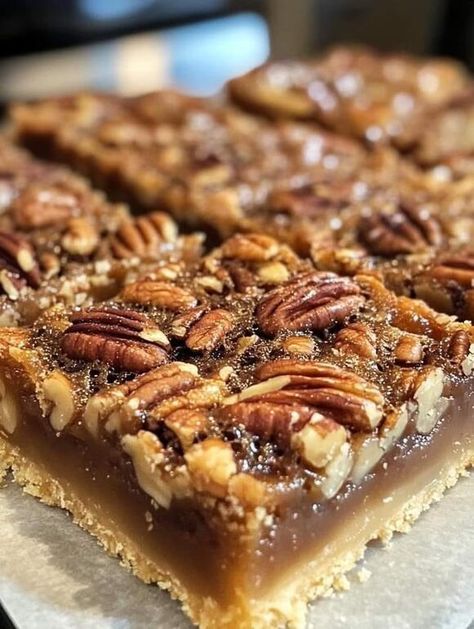 Pecan Desserts Recipes, Lemon Pie Recipe, Pecan Desserts, Pie Bar Recipes, Easy Holiday Desserts, Pecan Bars, Dessert Simple, Pecan Pie Bars, Holiday Dessert Recipes