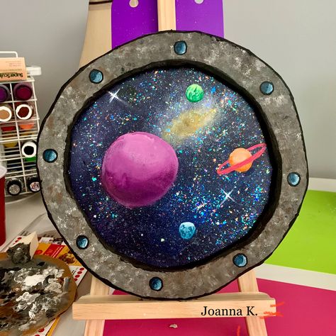 Space Window Painting, Space Window Art, Space Window, Circle Window Painting, Outer Space Art Projects, Space Arts And Crafts, Spaceship Painting, Space Themed Art, Space Projects For Kids