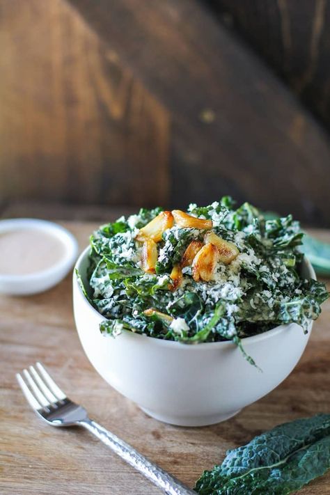 Spicy Kale Caesar Salad with Roasted Garlic - The Roasted Root Caesar Recipe, Kale Caesar, Kale Caesar Salad, Salad Pasta, Kale Recipes, Caesar Salad, Healthy Salad Recipes, Healthy Salads, Roasted Garlic