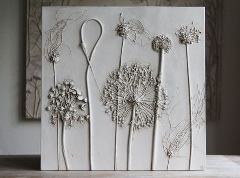 In 2012, Rachel Dein showed the owners of a flower-shop a plaster-cast tile she had made from a bouquet. They were impressed, and soon the UK artist began receiving commissions to make more of these modern “fossils.” Dein's method is simple: she presses flowers into wet clay and then pours in a mixture of plaster and concrete to produce a tile. The dry tiles can be left unadorned or be painted. Plaster Crafts, Plaster Cast, Deco Originale, Plaster Art, Uk Artist, Square Tile, Arte Floral, Flower Show, Everyday Objects