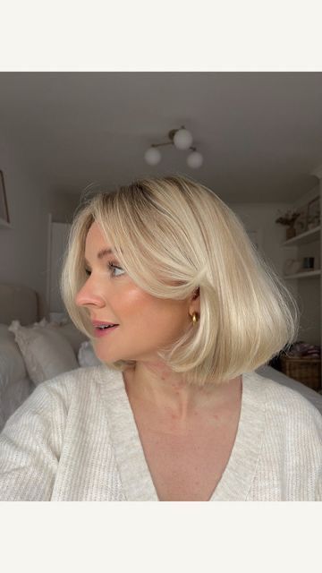 Bouncy Blonde Bob, Layered Bouncy Bob, Blow Dry Round Brush Style, Blow Dry Styling, Bob Blow Dry, Laura Byrnes Instagram, Laura Byrnes Hair, Round Brush Blowout Short Hair, Bouncy Blow Dry Short Hair