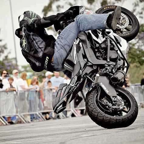 Stunts Stunt Bike, Sport Photography, Suzuki Gsxr, Street Bikes, Moto Gp, Motor Racing, Super Bikes, Bike Life, Custom Bikes