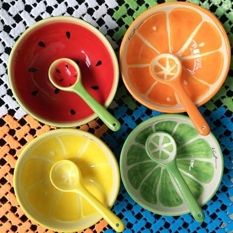 Glaze ceramic hand-painted fruit bowl bowl ideas/ lovely bowls-www.pabbos.com: Bowl Ideas, Tanah Liat, Clay Diy Projects, Keramik Design, Glaze Ceramics, Pottery Crafts, Diy Pottery, Ceramics Pottery Art, Cute Kitchen