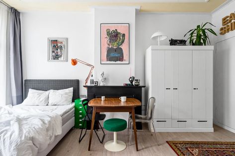 Celebrity Apartments, Studio Apartment Storage, Small Studio Apartment Decorating, Tiny Studio Apartments, A Studio Apartment, Studio Apartment Living, Micro Apartment, White Wardrobe, Small Apartment Design