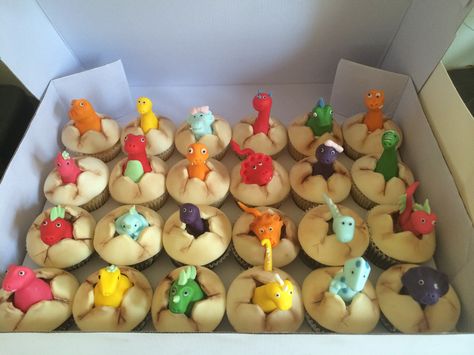 Cupcakes Dinosaur, Dinosaur Kids Party, Dino Ranch, Twin Birthday Cakes, Dinosaur Birthday Theme, Dinosaur Cupcakes, Dragon Birthday Parties, Dinosaur Birthday Party Decorations, Dino Cake