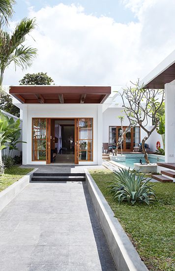 Zanzibar Villa, Small Villa Design, Filipino Design, Bali Style Home, Small Beach Houses, Villa Exterior, Modern Tropical House, Tropical House Design, Small Villa