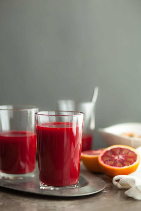 This zippy beet juice recipe with the power of carrots, oranges, lemons, ginger and turmeric will put a little pep in your step. Beet Carrot Juice, Juice With Ginger, Red Juice Recipe, How To Make Beets, Beet Juice Recipe, Turmeric Juice, Golden Beets, Fresh Turmeric, Juice Fast