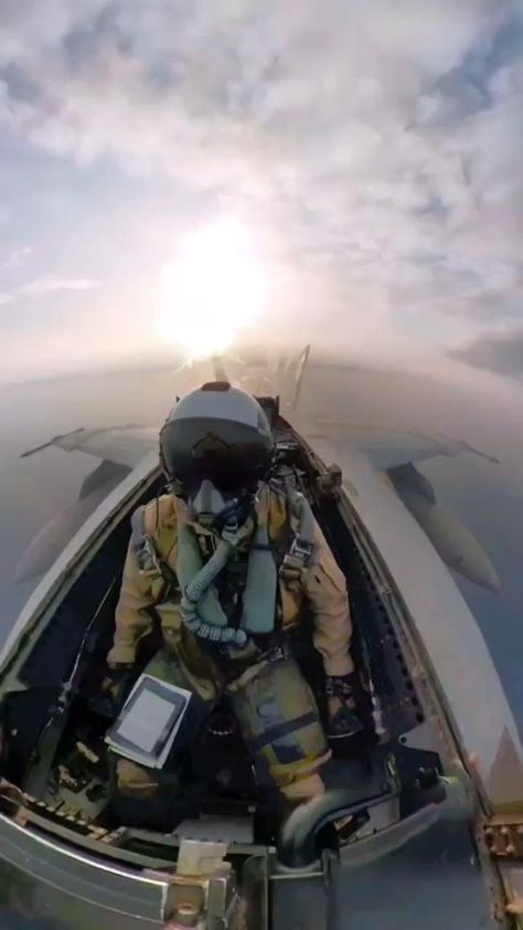 Fighter Jets Military Aircraft, Fighter Pilot Aesthetic, Fighter Jet Cockpit, Hot Pilot, Fighter Jet Pilot, Pilot Fighter, Best Fighter Jet, Us Fighter Jets, Jet Flying