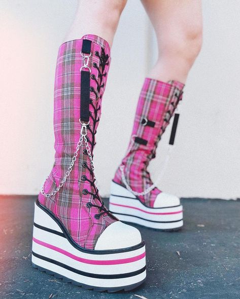 💗 YRU SHOES 💗 (@yrushoes) • Instagram photos and videos Yru Shoes Monster High, Mh Aesthetic, Monster High Shoes, Kyoka Jirou, Yru Shoes, High Shoes, Pretty Clothes, Character Costumes, Costume Design