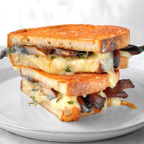 Grilled Cheese and Mushroom Sandwich Mushroom Sandwich Recipes, Mushroom Sandwich, Grilled Ham, Grilled Cheese Sandwiches, Grilled Cheese Recipes, Burgers Sandwiches, Cheese Sandwich, Cheese Lover, Chapati