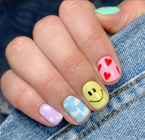 Cute Nail Designs On Short Nails, Bluey Cartoon Nails, Funky Gel Nails, Quirky Nail Art, Smile Nails, Hippie Nails, Nails 2022, Simple Gel Nails, Cute Gel Nails