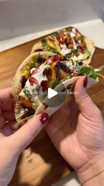 Holly Dingwall on Instagram: "HOT HONEY HALLOUMI TACOS 🌮🍯🌶️  These speedy tacos are sticky, salty, sweet and spicy. The mint yoghurt, avocado and rocket and pomegranate seeds give them a lovely freshness and make them the perfect weeknight dinner 🤤🤤  INGREDIENTS (serves 4) - 250g Halloumi  - 8 mini tortillas - 2 avocados  - 60g rocket  - 50g pomegranate seeds  - 1 heaped tsp harissa  - 2 tbsp honey  - 1 tsp chilli flakes  - 60ml Greek yoghurt (or 4 tbsp) - 10g mint, chopped   METHOD - Prep the avocados, cut each half of the avocado in half until each one is in quarters  - Make the mint yoghurt by combining yoghurt and chopped mint - Thinly slice the halloumi, not too thin that it breaks  - To a bowl add the honey, harrisa, chilli flakes and a pinch of black pepper  - Add the halloumi Hot Honey Halloumi, Halloumi Tacos, Honey Halloumi, Halloumi Recipes, Fast Dessert Recipes, Yoga Food, Around The World Food, Lunch Inspiration, Veggie Dinner