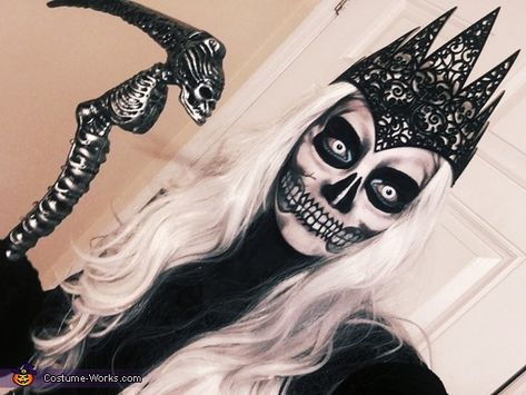 Skeleton Queen Costume, Lich Queen, 2017 Halloween Costumes, Queen Halloween Costumes, Makeup 2023, The Lich, Homemade Costume, 2023 Halloween, Costume Works