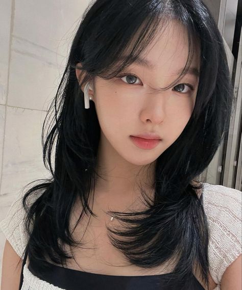 Korean Hairstyles, Drawing Refrences, Haircut Inspo, Hair Inspiration Long, Layered Haircuts For Medium Hair, Hairstyles For Layered Hair, Trendy Hairstyle, Haircuts For Medium Hair, Haircuts Straight Hair