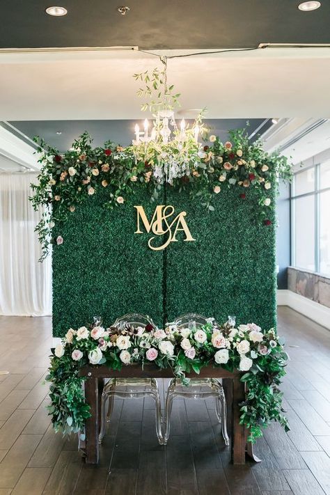 emerald green wedding backdrop with monogrammed gold and florals, vintage and romantic theme for any season Backdrop Greenery, Emerald Green Wedding Theme, Backdrop Bedroom, Boxwood Backdrop, Green Wedding Decorations, Greenery Backdrop, Dark Green Wedding, Simple Beach Wedding, Garland Backdrops