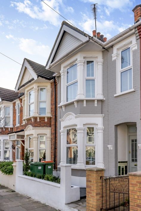 Painted Terraced House Exterior, 1930s Terraced House, Painted Houses Exterior, Character House, Victorian Terrace House Bedroom, Painted Victorian House Exterior Uk, Terrace Houses, London Victorian House, Row House Exterior