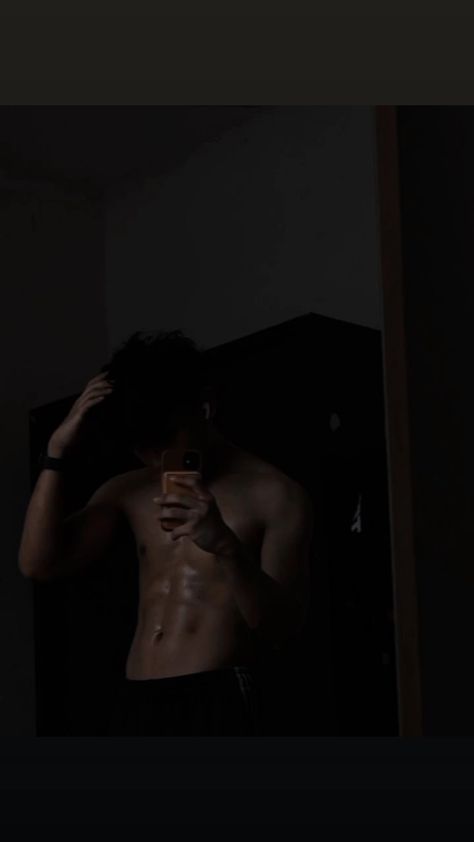 Aesthetic body Hot Snapstreak Ideas Men, Abs Aesthetics Male Mirror No Face, Gym Boy Aesthetic Dark, Sixpack Mirror Selfie No Face, Boy Back View Aesthetic, Bad Man Aesthetic, Aesthetic Guy Pics, Bad Boy Aesthetic Wallpaper, Instagram Account Ideas Boys