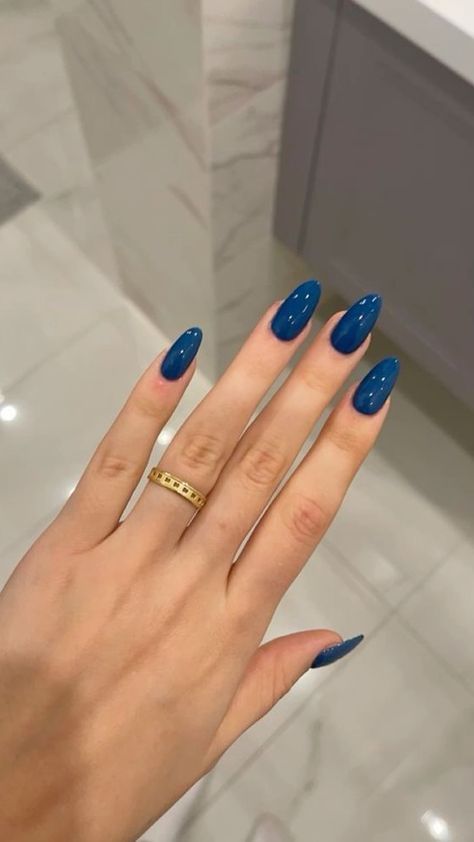 Nail Colors For Pale Skin, Blue Gel Nails, Colourful Nails, Smink Inspiration, Simple Gel Nails, Casual Nails, Makijaż Smokey Eye, Classy Acrylic Nails, Colorful Nails