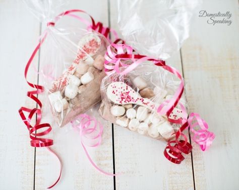 Valentine Gift White Chocolate Spoons with Hot Chocolate and Marshmallows Hot Chocolate And Marshmallows, Hot Cocoa Gift, Hot Chocolate Spoons, 50th Birthday Quotes, Hot Chocolate Gifts, Cocoa Gift, Hot Chocolate Gift, Diy Food Gifts, Yummy Sugar Cookies