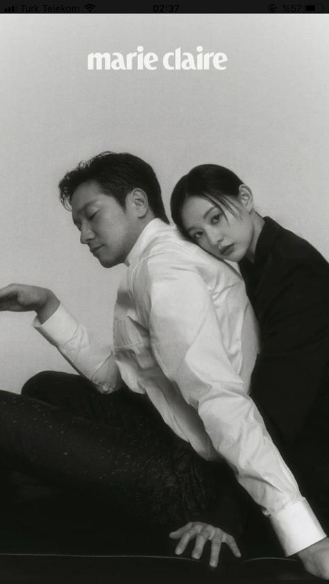 K Drama Photoshoot, Iconic Couple Photoshoot, Couple Model Poses, Son Seok Koo, Pre Wedding Photoshoot Beach, My Liberation Notes, Liberation Notes, Korean Photoshoot, Korean Couple Photoshoot