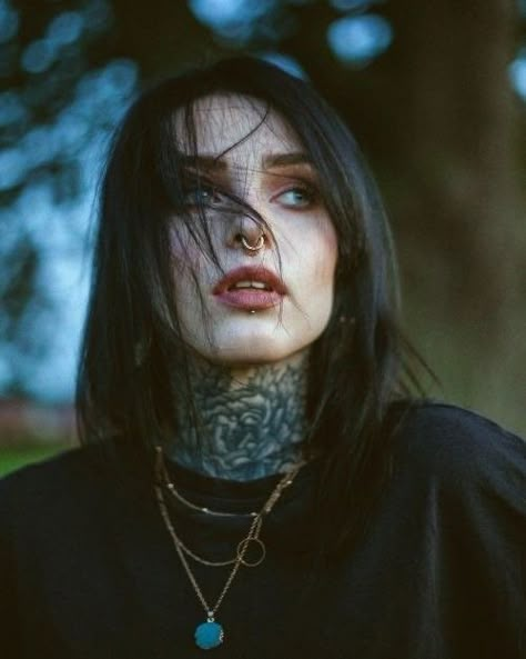 Goth Make Up, Emily Strange, Hipster Hairstyles, Tattoed Women, Alt Girls, Baba Yaga, Model Face, Alternative Girls, Fashion Photoshoot