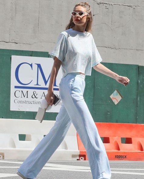 white and blue ** Gigi Hadid Street Style, Gigi Hadid Outfits, Gigi Hadid Style, Hadid Style, Trendy Dress, White Short Dress, Short Dresses Casual, Celebrity Street Style, Celebrity Outfits