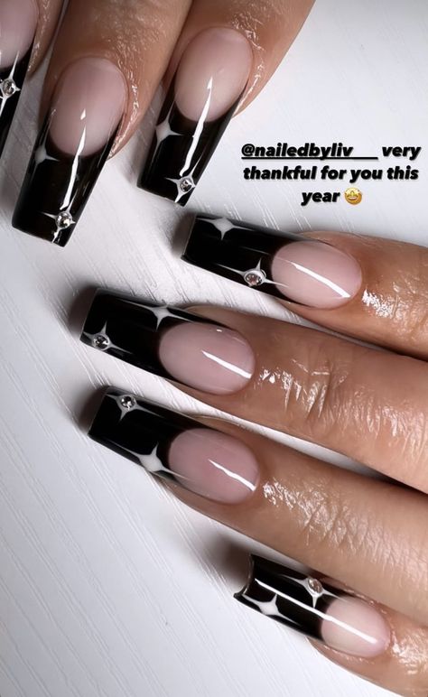 Black Diamond Nail Designs, Twinkle Nails Acrylic, Business Acrylic Nails, Black And Red Prom Nails Simple, Stilleto And Square Nails Together, Baddie Nail Art Medium Length, 90s Aesthetic Nails, Acrylic Nail Inspo Aesthetic, Nails Acrylic Spooky