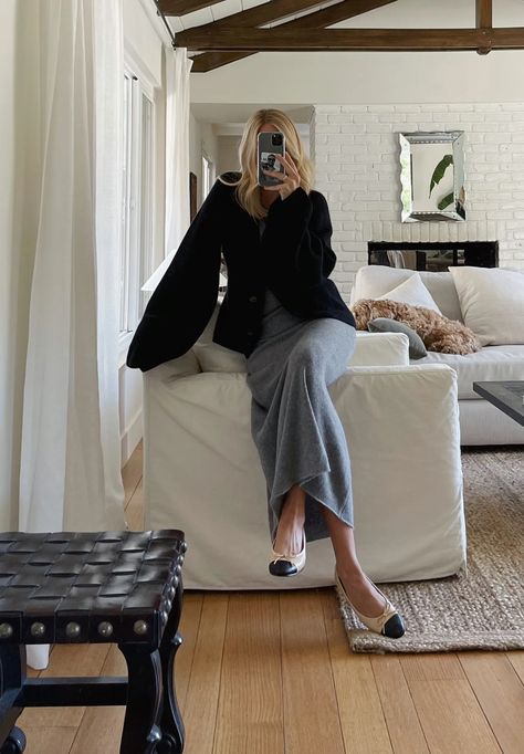 Oversized Black Cardigan Outfit, Chanel Flats Outfit, Chanel Ballet Flats Outfit, Ashley Kane, Ballet Flats Outfit, October Outfits, October Fashion, Chanel Flats, Outfit Work