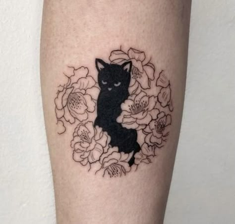 Small Cat Tattoo, Cat Tattoo Simple, Cat Tattoo Design, Black Cat Tattoos, Cat Tattoo Designs, Cute Tiny Tattoos, Cute Little Tattoos, Cat Tattoos, Gothic Tattoo