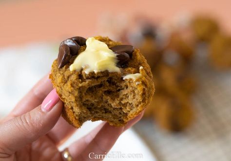 21 Day Fix Pumpkin Muffins - Carrie Elle Pumpkin Chocolate Chip Muffins, Pumpkin Chocolate Chip, Clean Eating Breakfast, Chocolate Chip Muffins, Pumpkin Muffins, Fall Treats, Pumpkin Chocolate, Eat Clean, Pumpkin Pie Spice