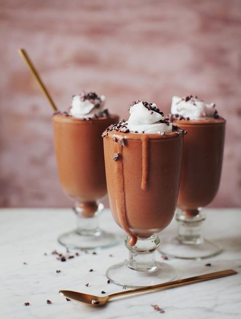 Secret Ingredient Frozen Hot Chocolate - My New Roots Frozen Hot Chocolate Recipe, Winter Hot Chocolate, Hot Chocolate Drink, Frozen Hot Chocolate, Chocolate Drink, Wallpaper Winter, Eating Breakfast, Chocolate Caliente, Frozen Veggies