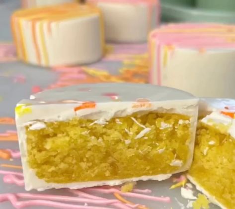 Lemon Pop Cake Pucks – Benty Cakes LLC Benty Cakes Recipes, Puck Cake Pops, Pock Cake Recipes, Benty Cake Puck, Cake Puck Recipe, Benty Pucks, Cake Puck Designs, Mini Lemon Pound Cake, Cake Pucks Recipe