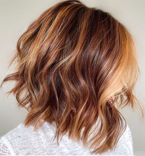 Caramel Blonde Brown Hair, Caramel Balayage Bob Lob Haircut, Bob Caramel Balayage, Brown To Copper Balayage, Styling A Lob, Blonde Caramel Hair, Short Blonde Balayage, Caramel Bob, Blond Bangs