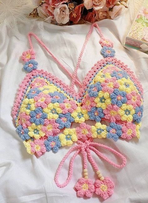 Beau Crochet, Crochet Top Outfit, Confection Au Crochet, Crochet Crop Top Pattern, Crochet Tops Free Patterns, Crochet Design Pattern, Crochet Clothing And Accessories, Crochet Summer Tops, Crochet Simple