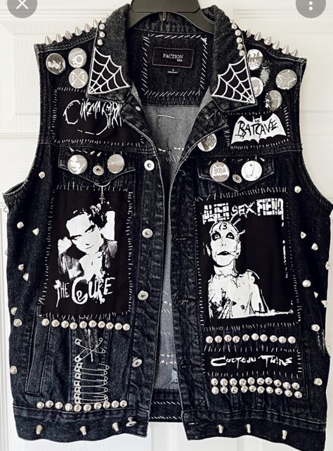 Diy Punk Clothes, Goth Jeans, Goth Diy, Goth Jacket, Battle Vest, Punk Clothes, Punk Fashion Diy, Punk Jeans, Patch Pants