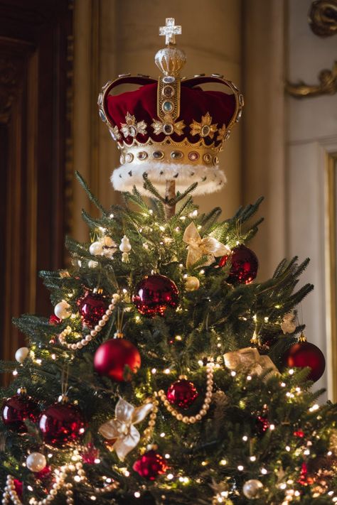 A regal Christmas tree topper idea featuring an ornate crown adorned with jewels and gold detailing, placed atop a tree decorated with red and gold ornaments, pearls, and warm lights for an elegant, royal holiday look. Whimsical Christmas Tree Toppers, Orange Christmas Tree Ornaments, Luxury Christmas Trees, Music Inspired Christmas Tree, Crown Christmas Tree Topper, Christmas Tree Topper Ideas 2024, Xmas Tree Topper Ideas, Cardinal Christmas Tree Ideas, Elegant Christmas Tree Toppers Ideas