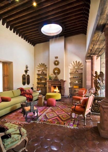 Mexican style. Mexican Interiors, Chic Living Room Decor, Spanish Decor, Boho Chic Living Room, Luxury Door, Mexico House, Mexican Home Decor, Textil Design, Living Room Color Schemes