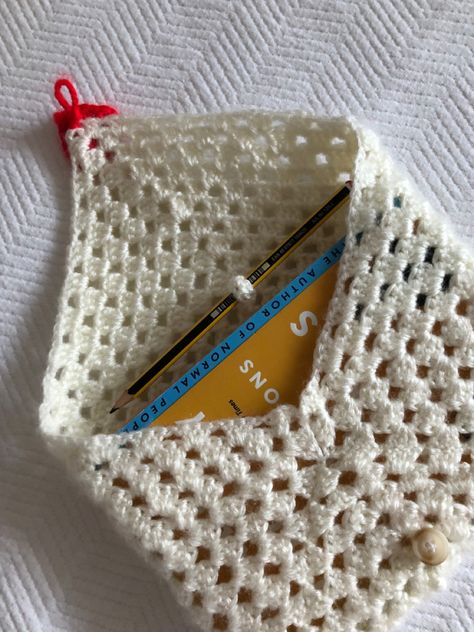 Booksleeves Tutorial Crochet, Love Letter Book Sleeve Crochet, Book Sleeves Crochet, Love Letter Book Sleeve, Granny Square Book Sleeve, Book Sleeve Crochet, Crochet Book Sleeve, Letter Book, Crochet Book Cover