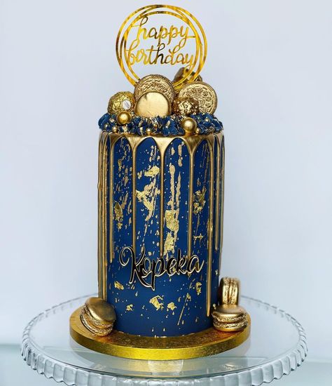 Renniescakery on Instagram: “Navy blue and gold is always a hit 🤩🤩💙💙 This gold drip tho👌🤩🤩 I call this my glam men’s cake 😍😍love it Topper @topptastic - - - - - - -…” Blue And Gold 40th Birthday Cake, Navy And Gold Cake For Men, Blue Gold Cake, Royal Blue And Gold Cake, Navy Blue Cake, Blue And Gold Cake, Blue Drip Cake, Royal Blue Cake, Fire Cake