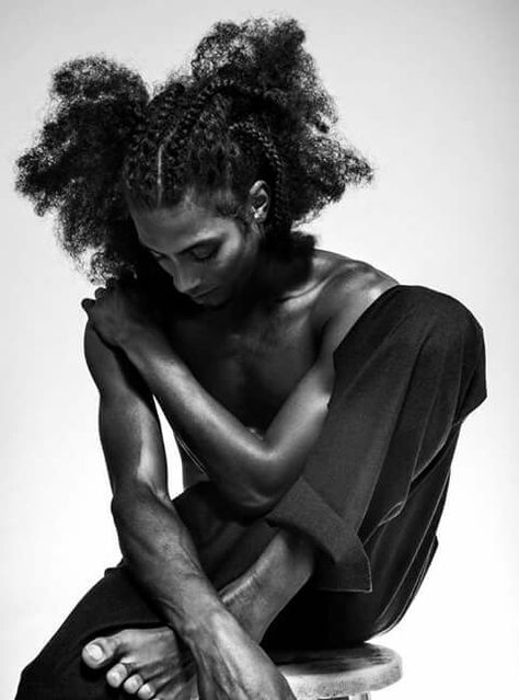 Natural men Man Bun Styles, Natural Hair Men, Afro Curls, Men Hairstyle, Bun Styles, Photographie Portrait Inspiration, Black Men Hairstyles, Curly Hair Men, Hair Reference