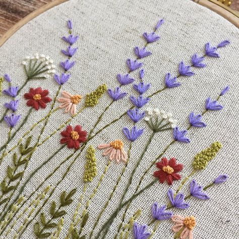 Felt Art Embroidery Hoop, Wild Flowers Embroidery, Embroidered Berries, Embroidery Wild Flowers, Meadow Embroidery, Lavender Embroidery, Round Embroidery, Embroidered Artwork, Silk Ribbon Embroidery Patterns