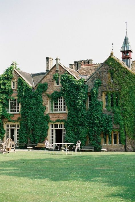 English Countryside Wedding, English Manor Houses, English Manor, Countryside Wedding, Chateau France, Countryside House, House Goals, English Countryside, Pretty House