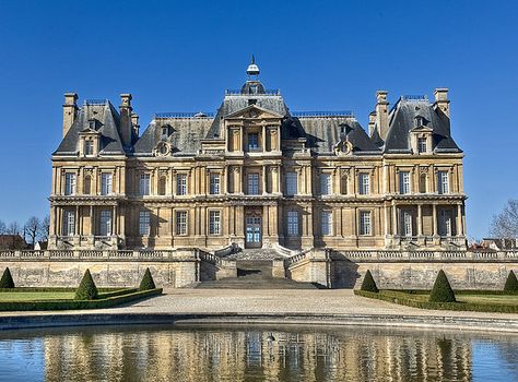 French Palace Exterior, Jacobethan Architecture, Architecture Baroque, Spring Court, Castle Mansion, French Castles, Dream Mansion, French Architecture, Manor Houses