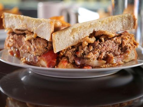 Puerto Rican Party, Fried Meatloaf, Meatloaf Sandwich Recipe, Sandwich Italian, Meatloaf Glaze, Meatloaf Sandwich, Cook Quinoa, Flat Top Grill, Tomato Jam