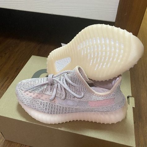 Yeezy Boost 350 V2 Shoes Synth Light Pink Color Women Size 6.5 Purple Yeezy, Yeezy Women, Yezzy Shoes Women, Pink Yeezy, Black Yeezys, Women Sport Shoes, Yeezy Shoes Women, Yeezy Womens, Yeezy Outfit