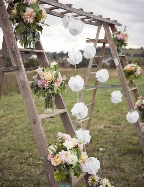 Homemade wedding ideas Ladder Wedding, Decor Photobooth, Diy Wedding Arch, Diy Outdoor Weddings, Wedding Alters, Summer Wedding Decorations, Homemade Wedding, Country Wedding Decorations, Wedding Altars