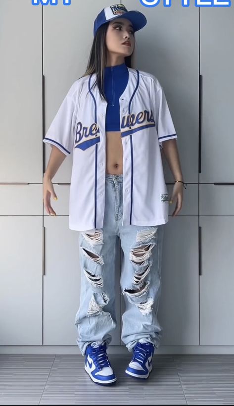 Dodger Jersey Outfit Women, Street Wear Tomboy, Oversized Baseball Jersey Outfit, Baseball Jersey Outfit Women, Outfits Selfie, Baseball Jersey Outfit, Bebe Clothing, Cute Casual Dresses, Tiktok Outfits